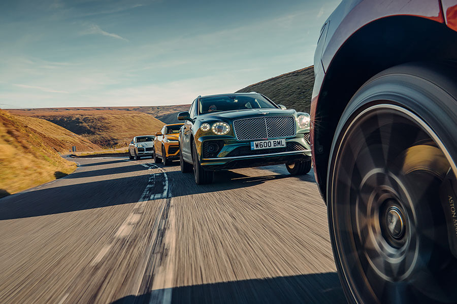 Aston Martin、賓利、藍寶堅尼和保時捷一較高下,卻非傳統超跑大決鬥,而是超級SUV越野前哨戰。