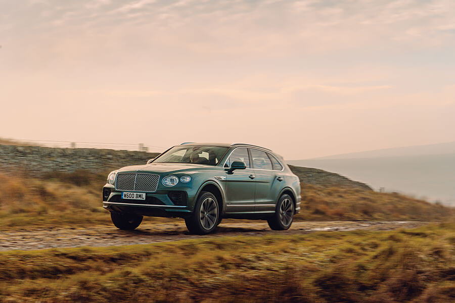 Aston Martin、賓利、藍寶堅尼和保時捷一較高下,卻非傳統超跑大決鬥,而是超級SUV越野前哨戰。