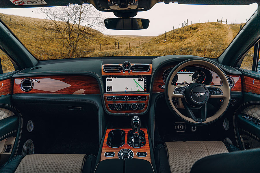 Aston Martin、賓利、藍寶堅尼和保時捷一較高下,卻非傳統超跑大決鬥,而是超級SUV越野前哨戰。