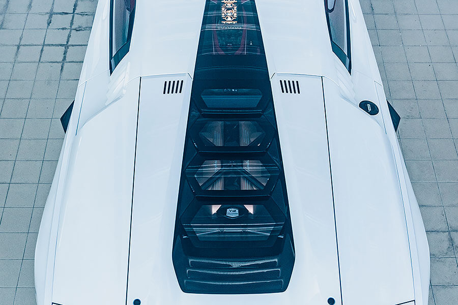 當年房間壁掛海報裡的藍寶堅尼，想不到多年後竟意外再次回歸，並以老派方式帶來全新感動。