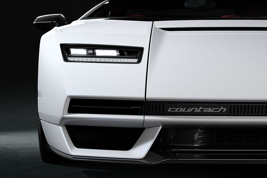 當年房間壁掛海報裡的藍寶堅尼，想不到多年後竟意外再次回歸，並以老派方式帶來全新感動。