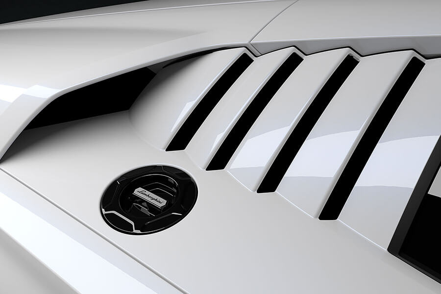 當年房間壁掛海報裡的藍寶堅尼，想不到多年後竟意外再次回歸，並以老派方式帶來全新感動。