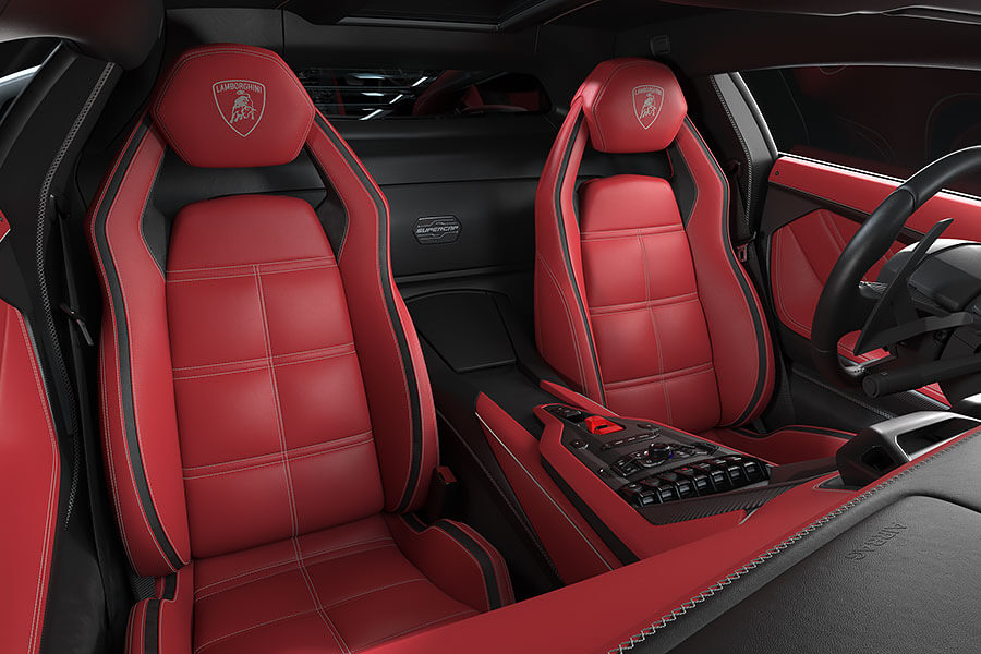 當年房間壁掛海報裡的藍寶堅尼，想不到多年後竟意外再次回歸，並以老派方式帶來全新感動。