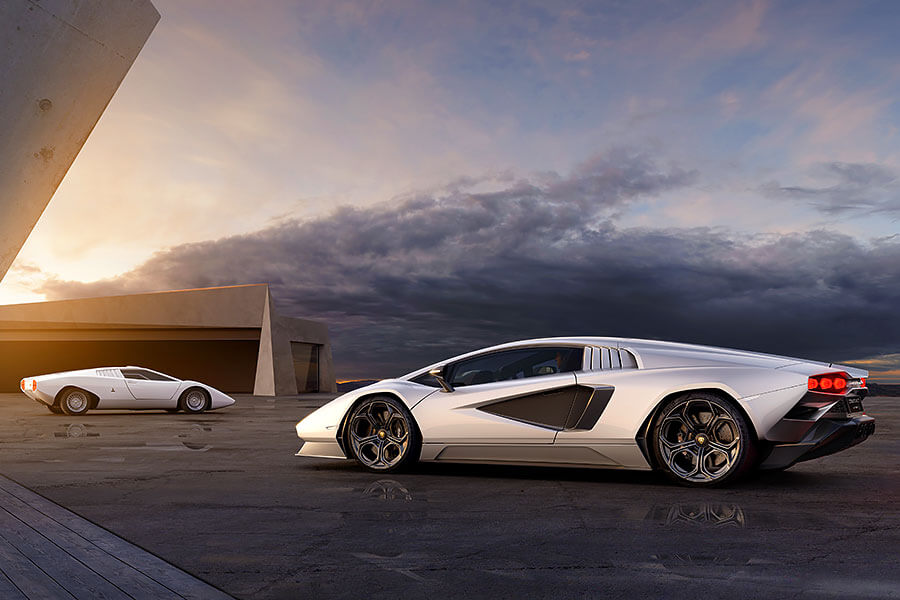 當年房間壁掛海報裡的藍寶堅尼，想不到多年後竟意外再次回歸，並以老派方式帶來全新感動。