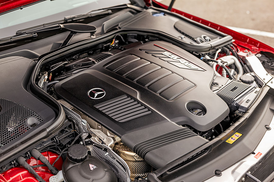 呼應那名為野性紅車漆以及看似兇惡但其實健康得可以的動力,就跟其實都在喝番茄汁的血腥瑪麗有點雷同。