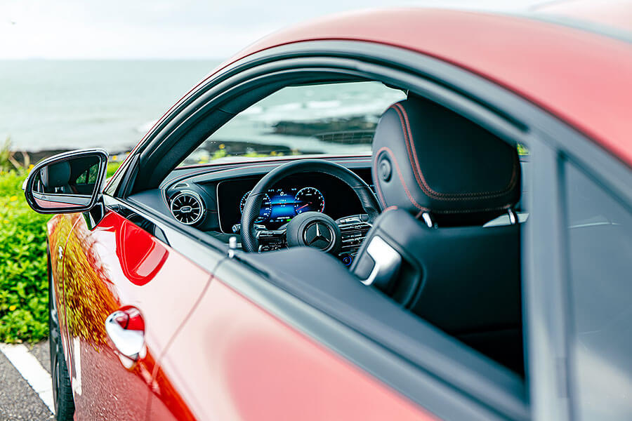 呼應那名為野性紅車漆以及看似兇惡但其實健康得可以的動力,就跟其實都在喝番茄汁的血腥瑪麗有點雷同。