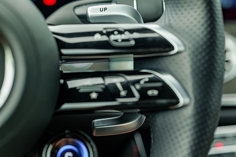 呼應那名為野性紅車漆以及看似兇惡但其實健康得可以的動力,就跟其實都在喝番茄汁的血腥瑪麗有點雷同。