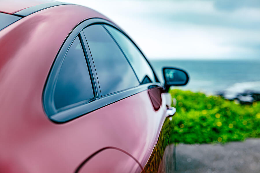 呼應那名為野性紅車漆以及看似兇惡但其實健康得可以的動力,就跟其實都在喝番茄汁的血腥瑪麗有點雷同。