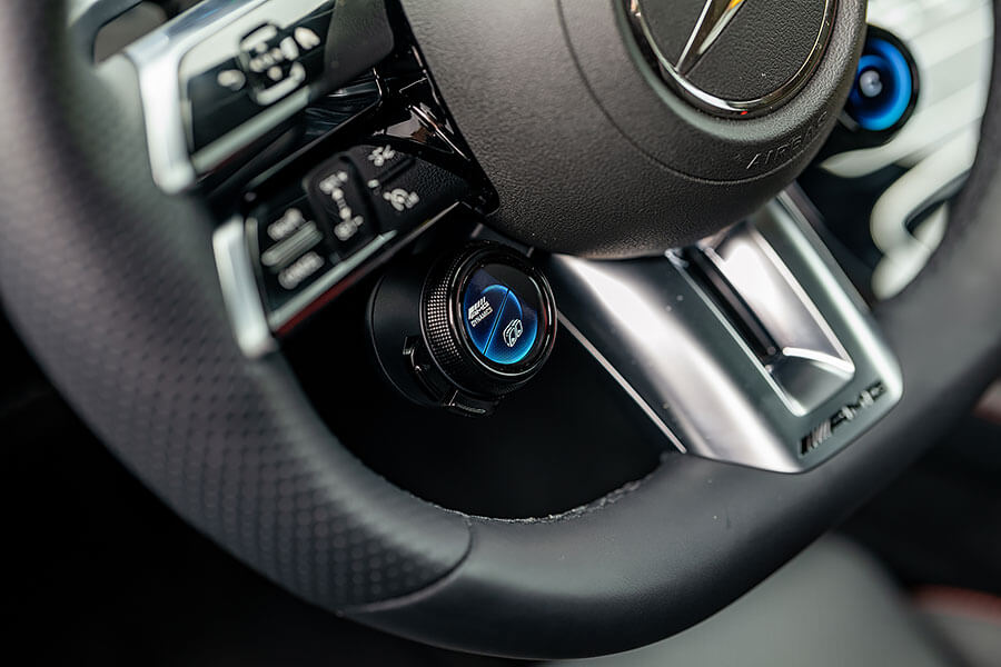 呼應那名為野性紅車漆以及看似兇惡但其實健康得可以的動力,就跟其實都在喝番茄汁的血腥瑪麗有點雷同。