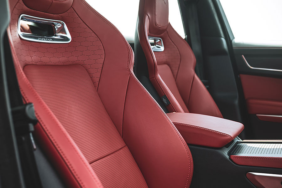 7項新配備,11種選配升級,讓F-Pace再次偉大。