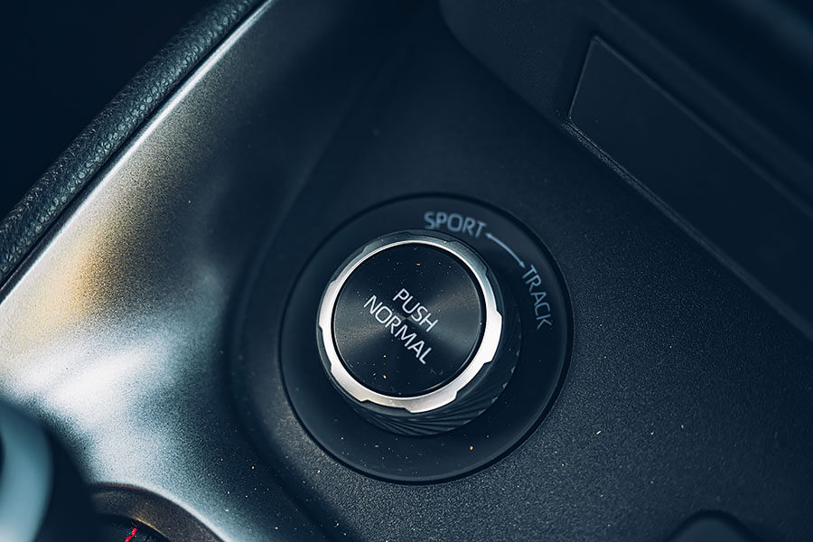 豐田究竟用了什麼法術讓人們失去理智競相掏出近180萬元只為買一部Yaris?呱、呱,什麼?GR Yaris啦……