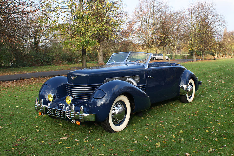 啟閉式頭燈、轉向頭燈、氙氣頭燈、雷射頭燈，甚至在汽車上安裝頭燈的第一人又是誰？你所不知道的頭燈冷知識都在這裡！