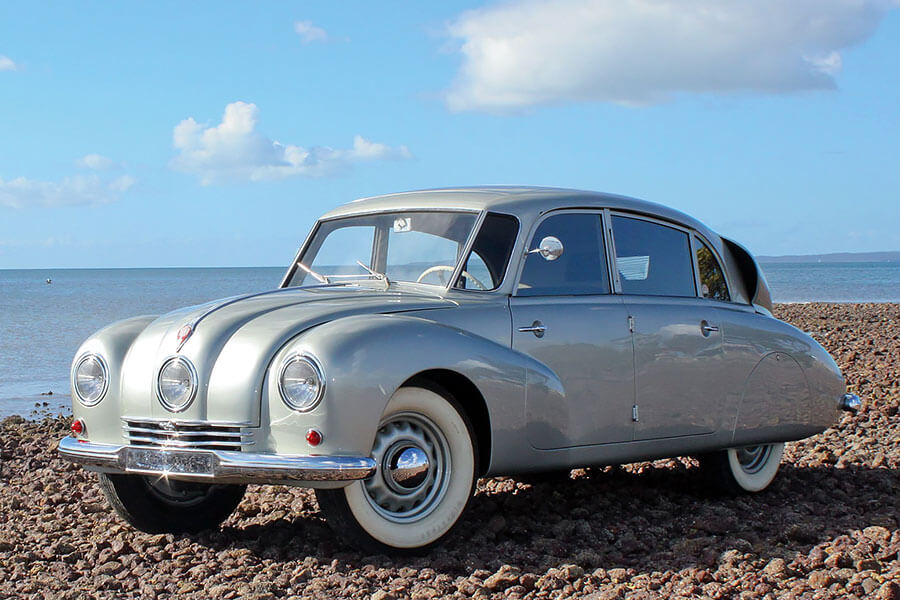 啟閉式頭燈、轉向頭燈、氙氣頭燈、雷射頭燈，甚至在汽車上安裝頭燈的第一人又是誰？你所不知道的頭燈冷知識都在這裡！