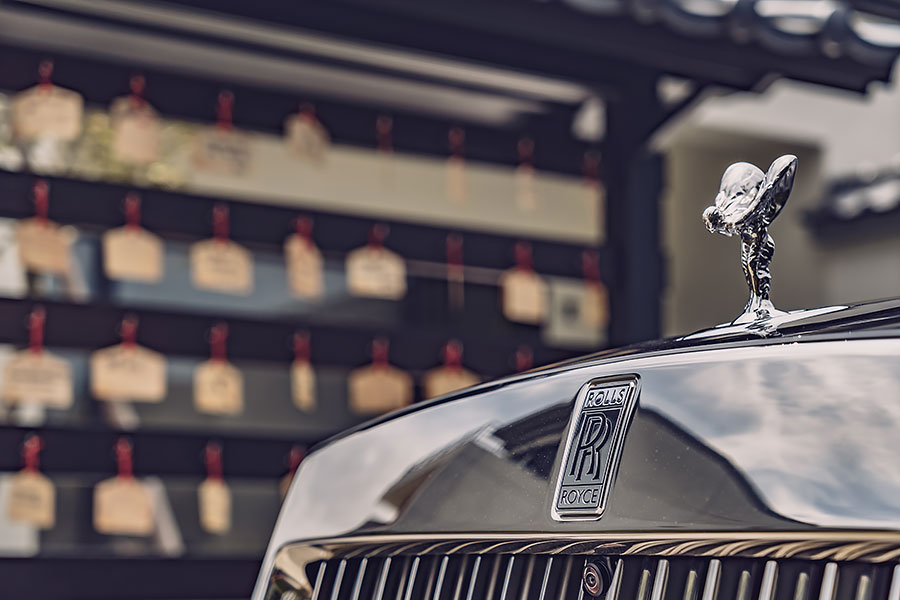 老丁啊,你帶薪休假三個月,我最近想自己開開新買那輛勞斯萊斯。