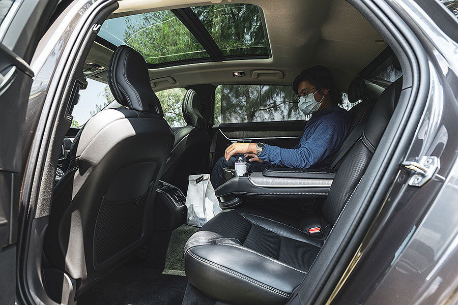 四年多過去，S90那派老成持重、彬彬有禮的樣子似乎又更嚴重了。