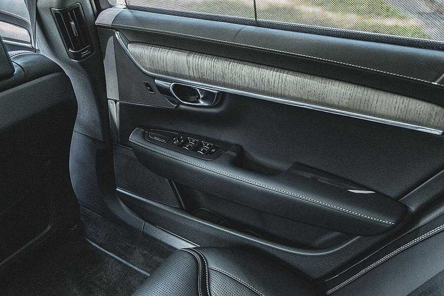 四年多過去，S90那派老成持重、彬彬有禮的樣子似乎又更嚴重了。