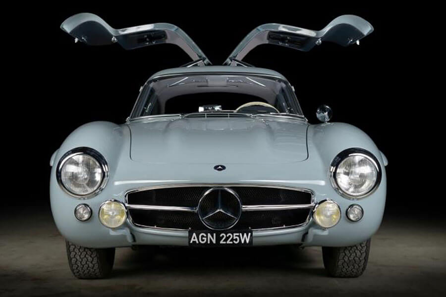 隨著新世代即將到來,不妨就讓我們回顧一下SL之所以能成為車壇最負盛名之一的原因。