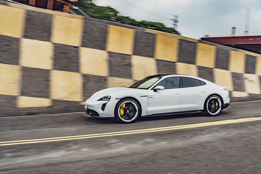 台灣電動車發展已愈來愈蓬勃,但你知道在這波熱潮前有哪些純電車曾現身寶島嗎?而未來又有哪些令人期待的電動車即將登台呢?