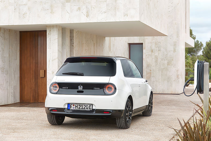 台灣電動車發展已愈來愈蓬勃,但你知道在這波熱潮前有哪些純電車曾現身寶島嗎?而未來又有哪些令人期待的電動車即將登台呢?