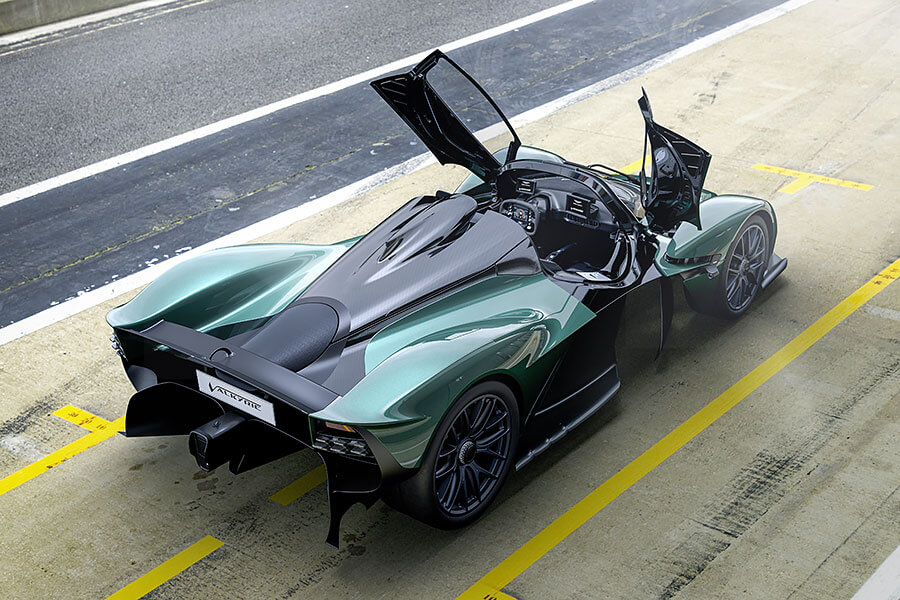 不只給你F1等級強力性能,同時還要加碼給你F1等級的駕駛體驗。