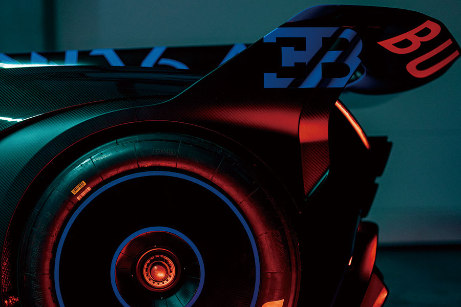 猶記得500bhp足以成就一款超跑,700bhp有點不可理喻,1,000bhp簡直匪夷所思的時代嗎?對這兩件作品來說,上述數值根本濕濕碎。假使內燃機真的時日無多,一曲絕唱肯定非常轟烈。