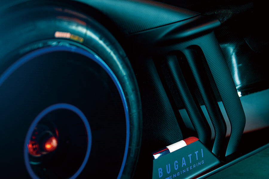 猶記得500bhp足以成就一款超跑,700bhp有點不可理喻,1,000bhp簡直匪夷所思的時代嗎?對這兩件作品來說,上述數值根本濕濕碎。假使內燃機真的時日無多,一曲絕唱肯定非常轟烈。