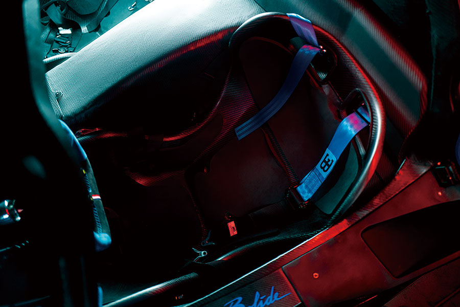 猶記得500bhp足以成就一款超跑,700bhp有點不可理喻,1,000bhp簡直匪夷所思的時代嗎?對這兩件作品來說,上述數值根本濕濕碎。假使內燃機真的時日無多,一曲絕唱肯定非常轟烈。