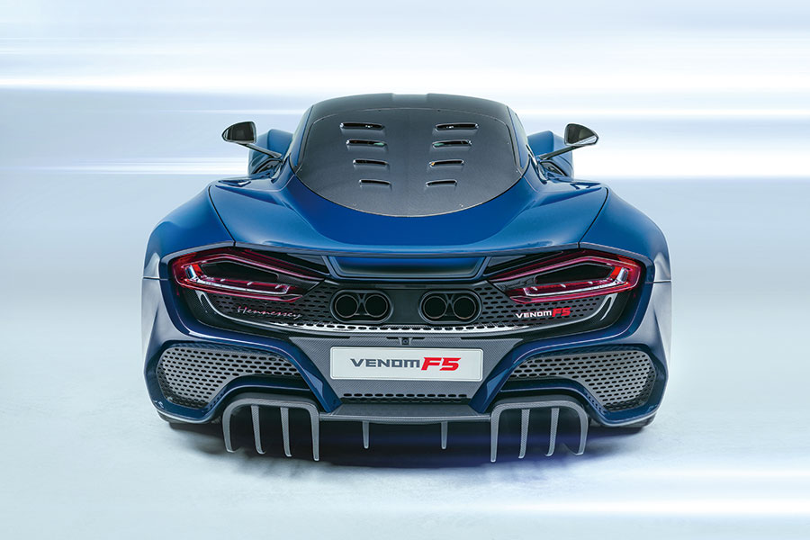 猶記得500bhp足以成就一款超跑,700bhp有點不可理喻,1,000bhp簡直匪夷所思的時代嗎?對這兩件作品來說,上述數值根本濕濕碎。假使內燃機真的時日無多,一曲絕唱肯定非常轟烈。