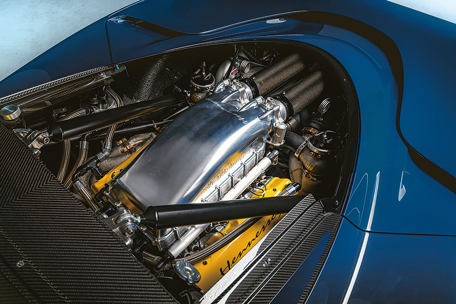 猶記得500bhp足以成就一款超跑,700bhp有點不可理喻,1,000bhp簡直匪夷所思的時代嗎?對這兩件作品來說,上述數值根本濕濕碎。假使內燃機真的時日無多,一曲絕唱肯定非常轟烈。