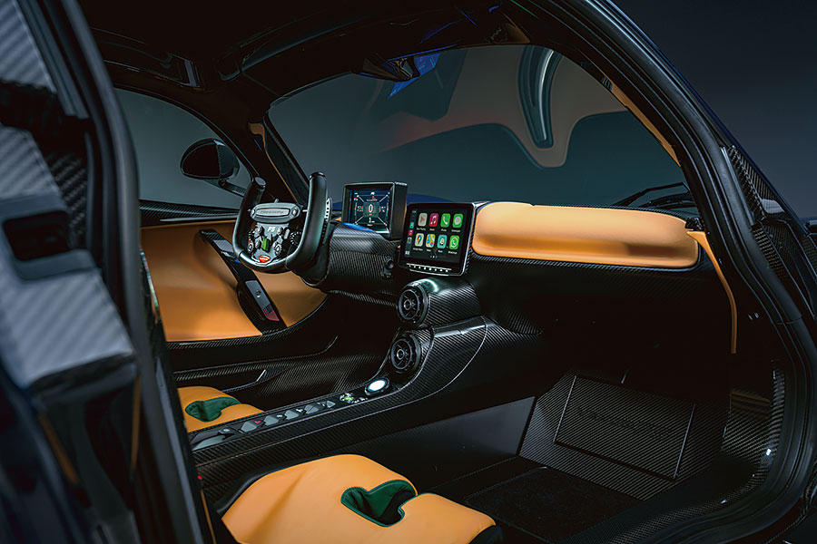 猶記得500bhp足以成就一款超跑,700bhp有點不可理喻,1,000bhp簡直匪夷所思的時代嗎?對這兩件作品來說,上述數值根本濕濕碎。假使內燃機真的時日無多,一曲絕唱肯定非常轟烈。