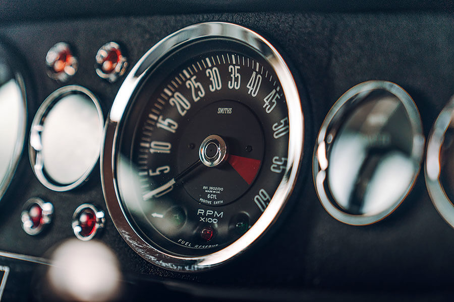 也是時候解決此一紛爭。分別來自007不同時代的六部汽車,總冠軍只有一個,慎之慎之啊007。