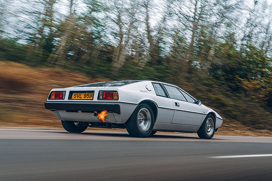 也是時候解決此一紛爭。分別來自007不同時代的六部汽車,總冠軍只有一個,慎之慎之啊007。