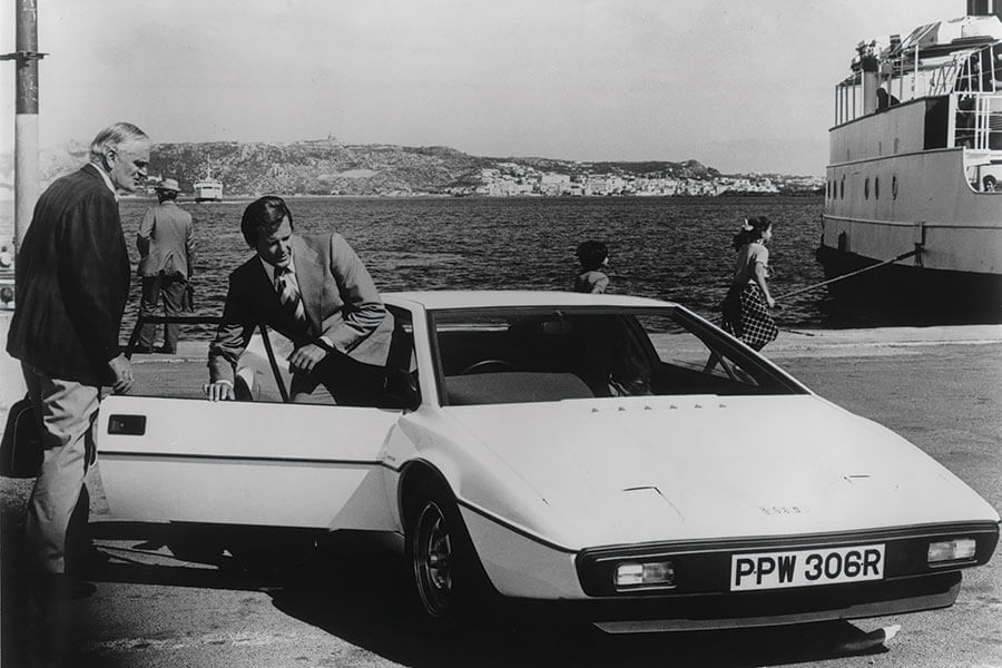 也是時候解決此一紛爭。分別來自007不同時代的六部汽車,總冠軍只有一個,慎之慎之啊007。