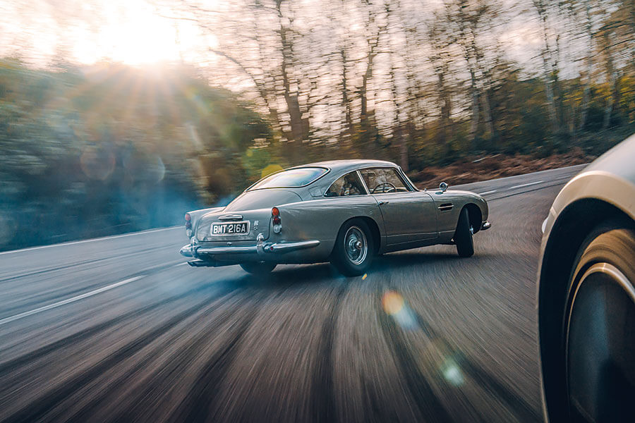 也是時候解決此一紛爭。分別來自007不同時代的六部汽車,總冠軍只有一個,慎之慎之啊007。