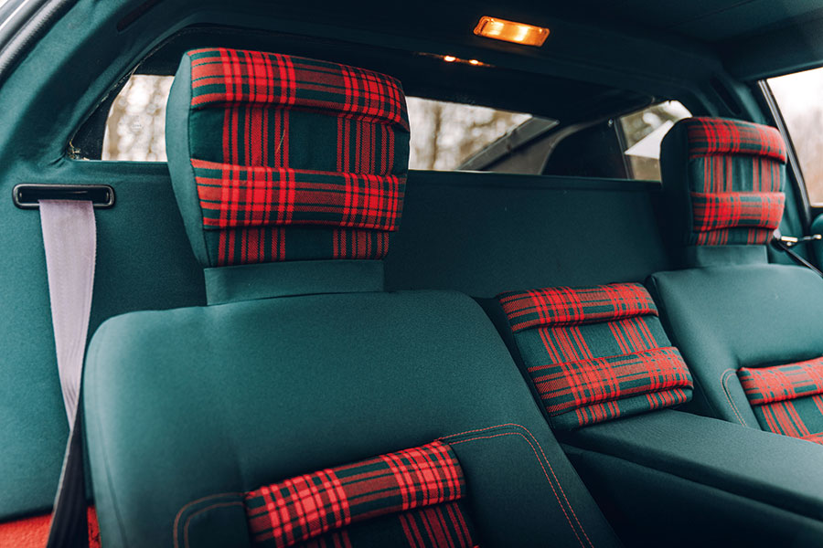 也是時候解決此一紛爭。分別來自007不同時代的六部汽車,總冠軍只有一個,慎之慎之啊007。