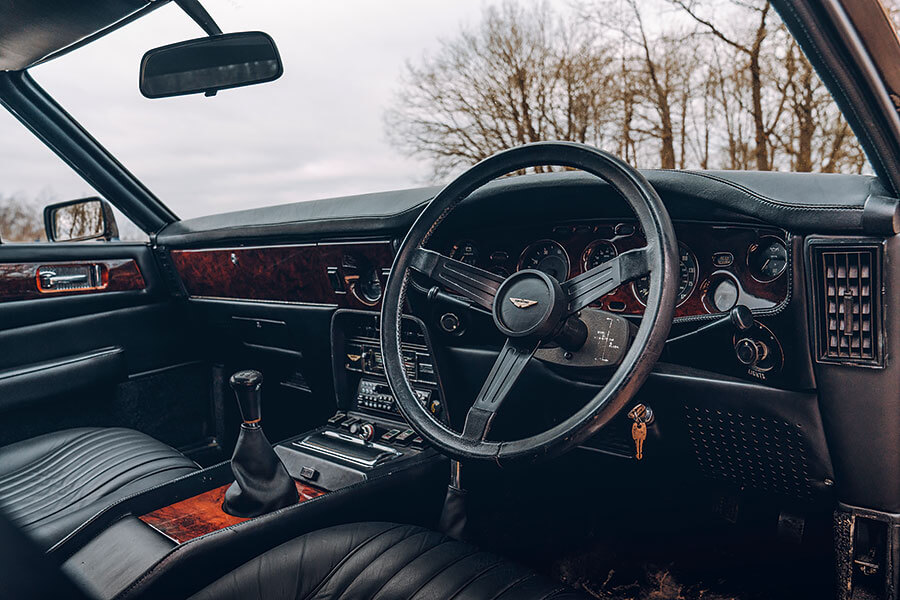 也是時候解決此一紛爭。分別來自007不同時代的六部汽車,總冠軍只有一個,慎之慎之啊007。