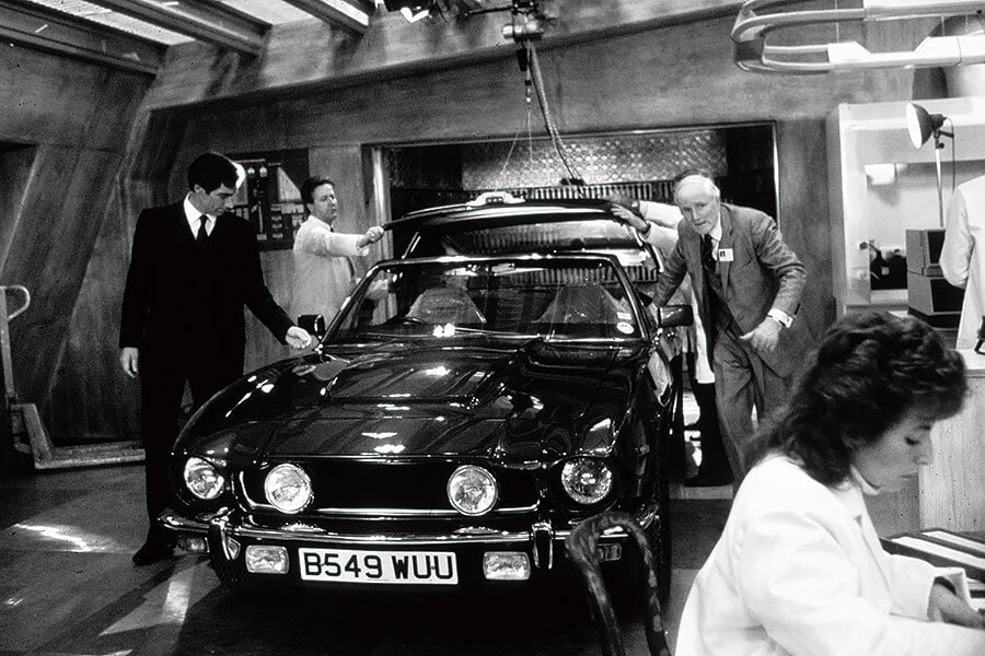 也是時候解決此一紛爭。分別來自007不同時代的六部汽車,總冠軍只有一個,慎之慎之啊007。