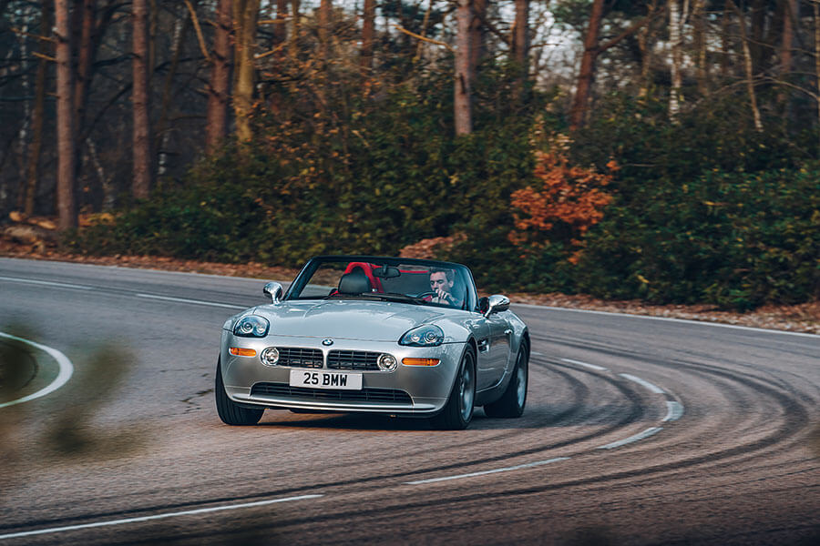 也是時候解決此一紛爭。分別來自007不同時代的六部汽車,總冠軍只有一個,慎之慎之啊007。