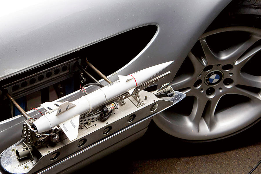 也是時候解決此一紛爭。分別來自007不同時代的六部汽車,總冠軍只有一個,慎之慎之啊007。