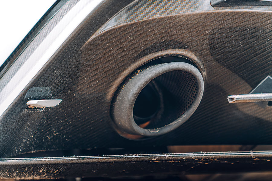 也是時候解決此一紛爭。分別來自007不同時代的六部汽車,總冠軍只有一個,慎之慎之啊007。