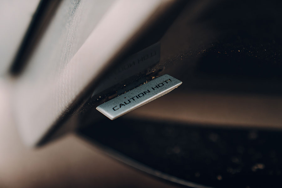 也是時候解決此一紛爭。分別來自007不同時代的六部汽車,總冠軍只有一個,慎之慎之啊007。