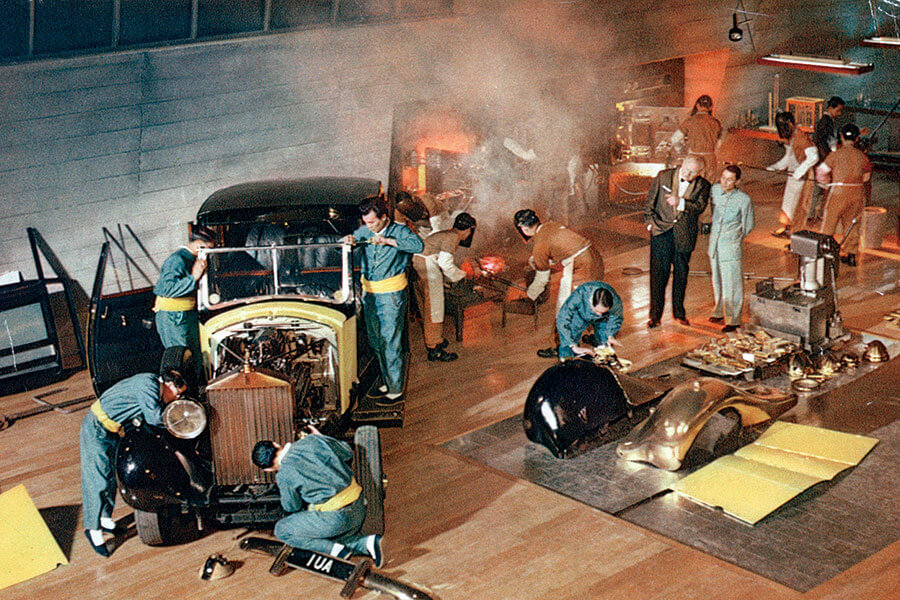 也是時候解決此一紛爭。分別來自007不同時代的六部汽車，總冠軍只有一個，慎之慎之啊007。