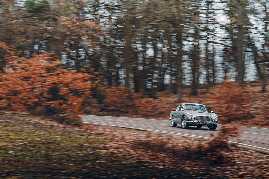 也是時候解決此一紛爭。分別來自007不同時代的六部汽車,總冠軍只有一個,慎之慎之啊007。