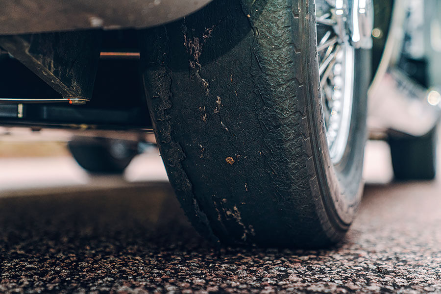 也是時候解決此一紛爭。分別來自007不同時代的六部汽車,總冠軍只有一個,慎之慎之啊007。