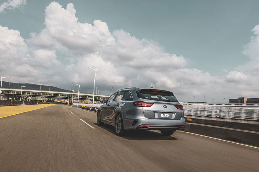 還有什麼能比俗擱大碗更對台灣人胃口?拜託,再給我們多來個一百碗吧!