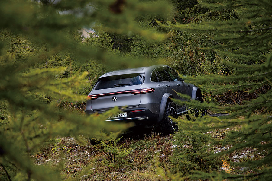 賓士怪力亂神的電動EQC 4x4²能夠大事化小,小事化無嗎?