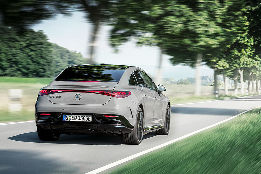 在高度數位化的時代,高階行政主管用車不但必須是一輛純電車,同時車內科技更要十分先進。