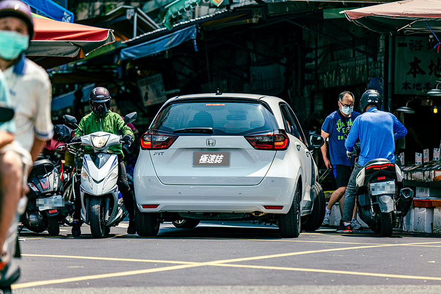 看得出來是柴犬仿生風味,但參考對象應該是來自戽斗星球。