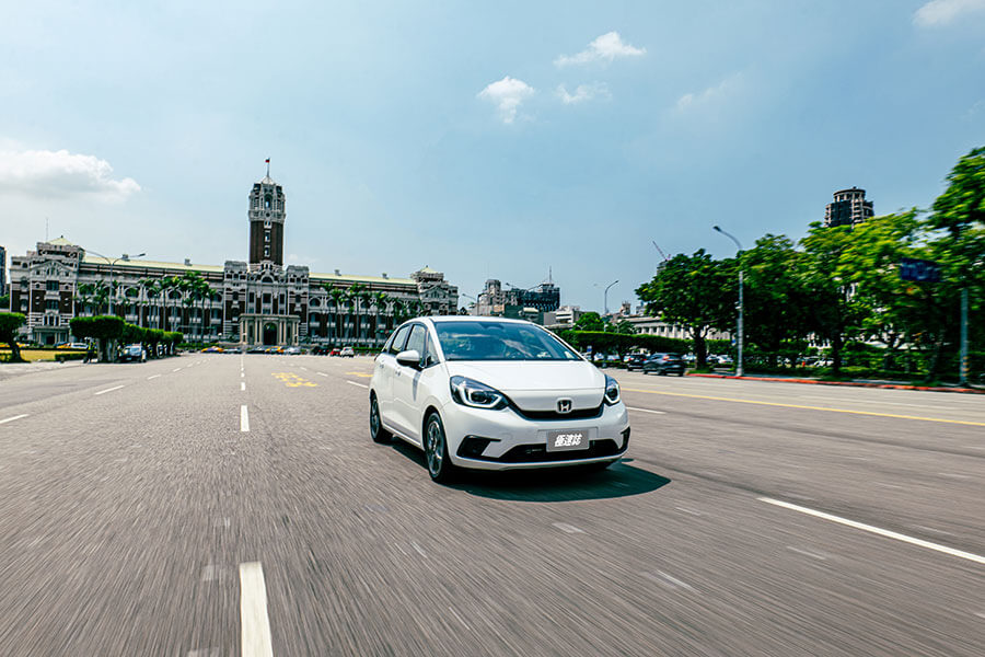 看得出來是柴犬仿生風味,但參考對象應該是來自戽斗星球。