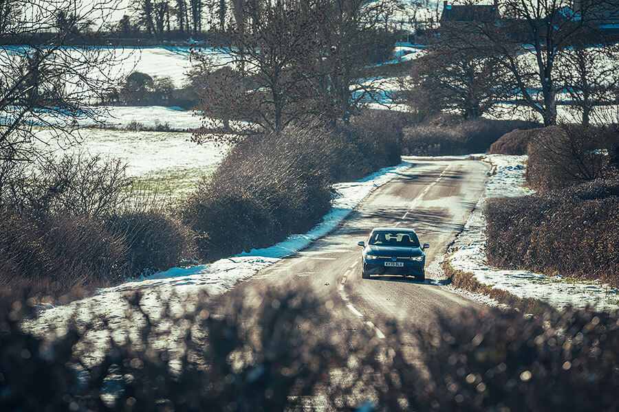 福斯上一代Golf R是八面玲瓏人人滿意的全天候萬事通，那麼2021年新一代極致Golf在TG自製的綠色地獄又有何表現呢？